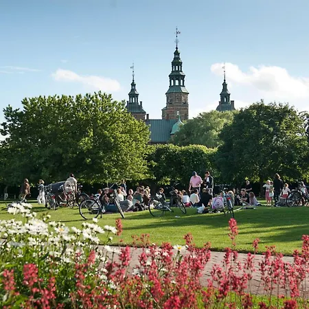 Newly Renovated 2br With Balcony Apartment