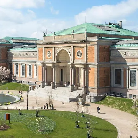 Newly Renovated 2br With Balcony *