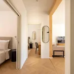 Newly Renovated 2br With Balcony *