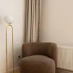 Apartmán Newly Renovated 2br With Balcony