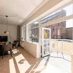 Apartmán Newly Renovated 2br With Balcony