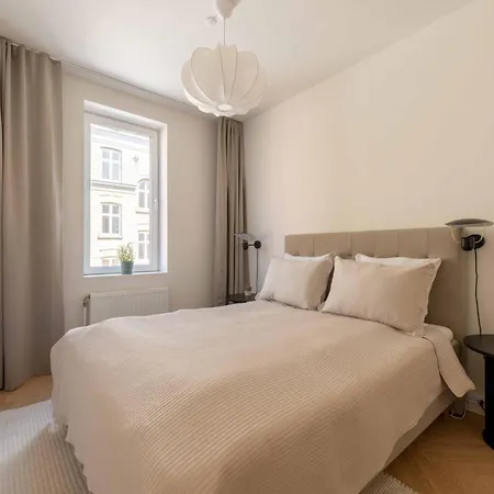 Newly Renovated 2br With Balcony *