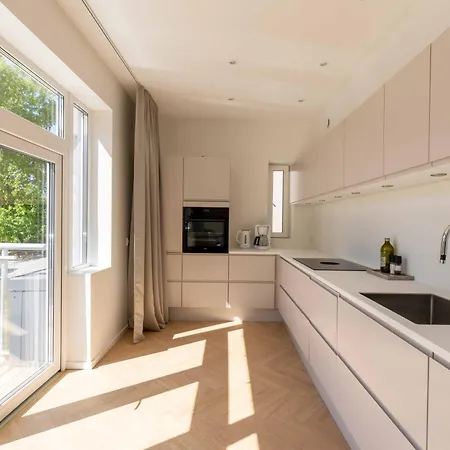 公寓 Newly Renovated 2br With Balcony