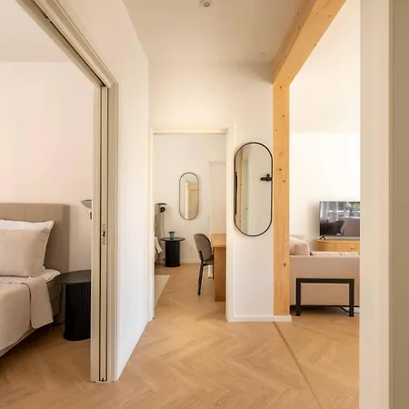 Newly Renovated 2br With Balcony *