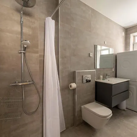 Newly Renovated 2br With Balcony Apartament Kopenhaga