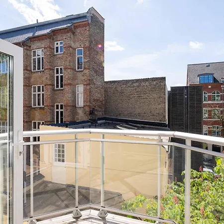 Apartment Newly Renovated 2br With Balcony Copenhagen
