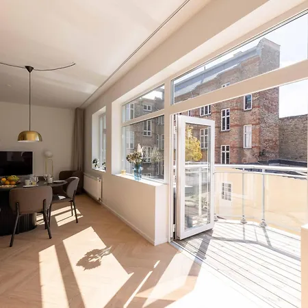Apartment Newly Renovated 2br With Balcony