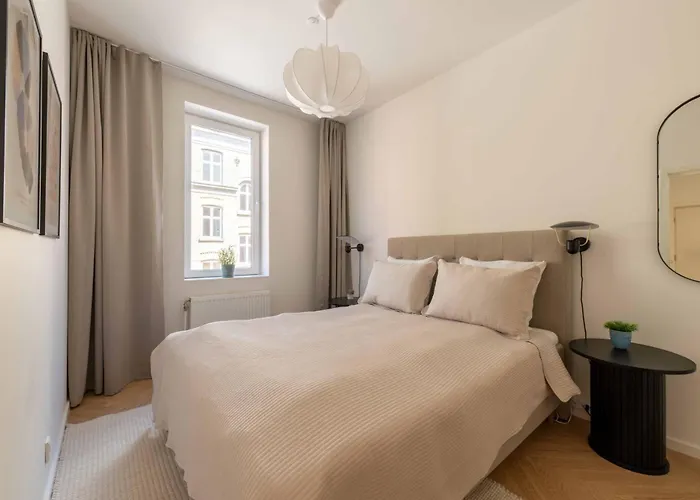 Newly Renovated 2br With Balcony *