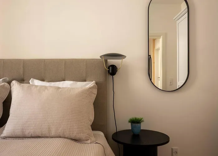 Newly Renovated 2br With Balcony *