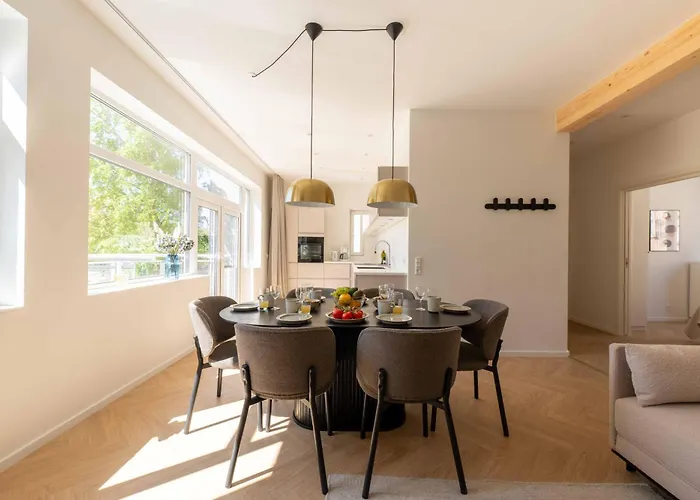 Newly Renovated 2br With Balcony *