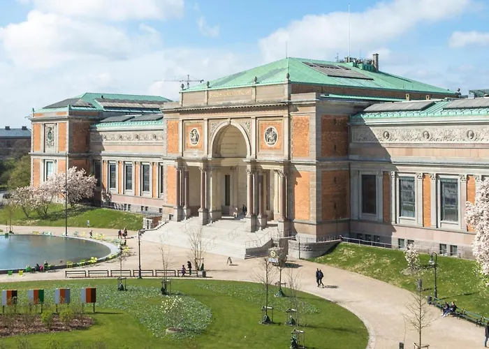 Newly Renovated 2br With Balcony *