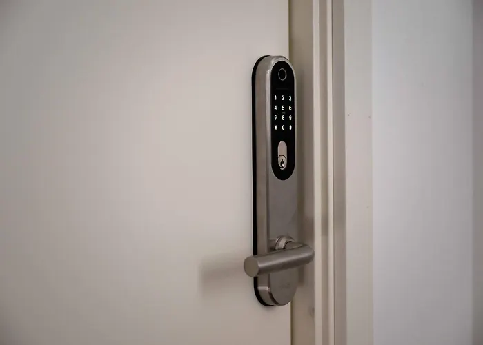 Newly Renovated 2br With Balcony Apartamento