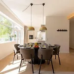 Newly Renovated 2br With Balcony *
