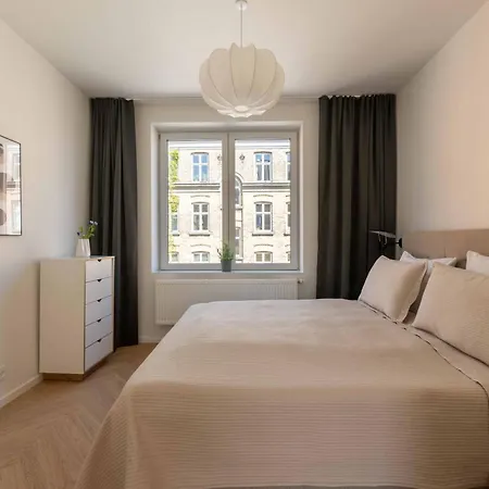 아파트 Newly Renovated 2br With Balcony *
