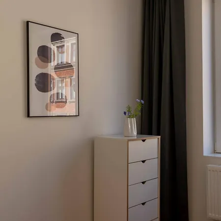 아파트 Newly Renovated 2br With Balcony