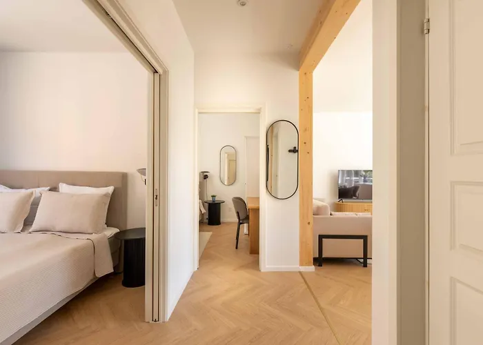 Newly Renovated 2br With Balcony *