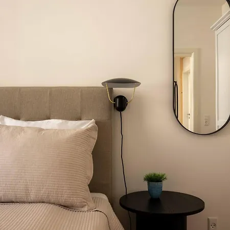 Newly Renovated 2br With Balcony *